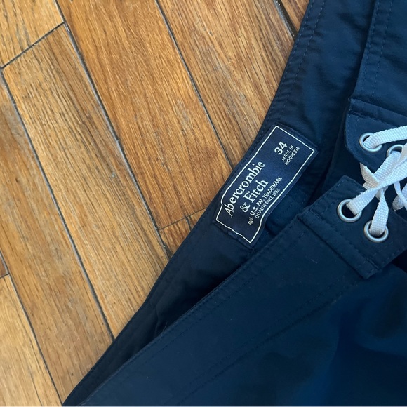 Abercrombie & Fitch Mens size 34 Dark Blue Swim Shorts with White Tie - Picture 2 of 4